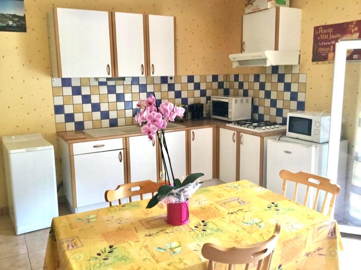 La Ferme De Montard Bed & Breakfast Montmorot Room photo