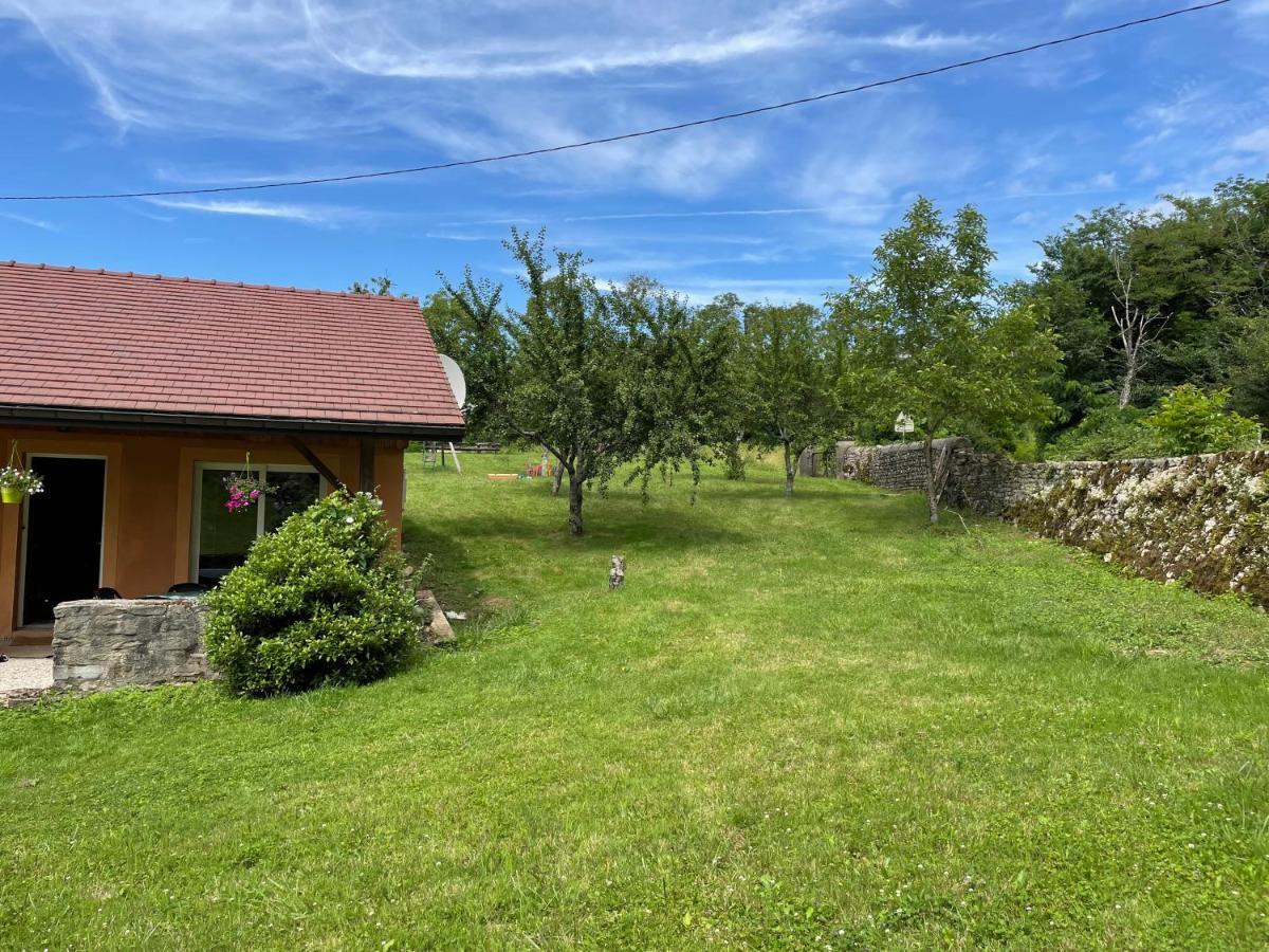 La Ferme De Montard Bed & Breakfast Montmorot Exterior photo