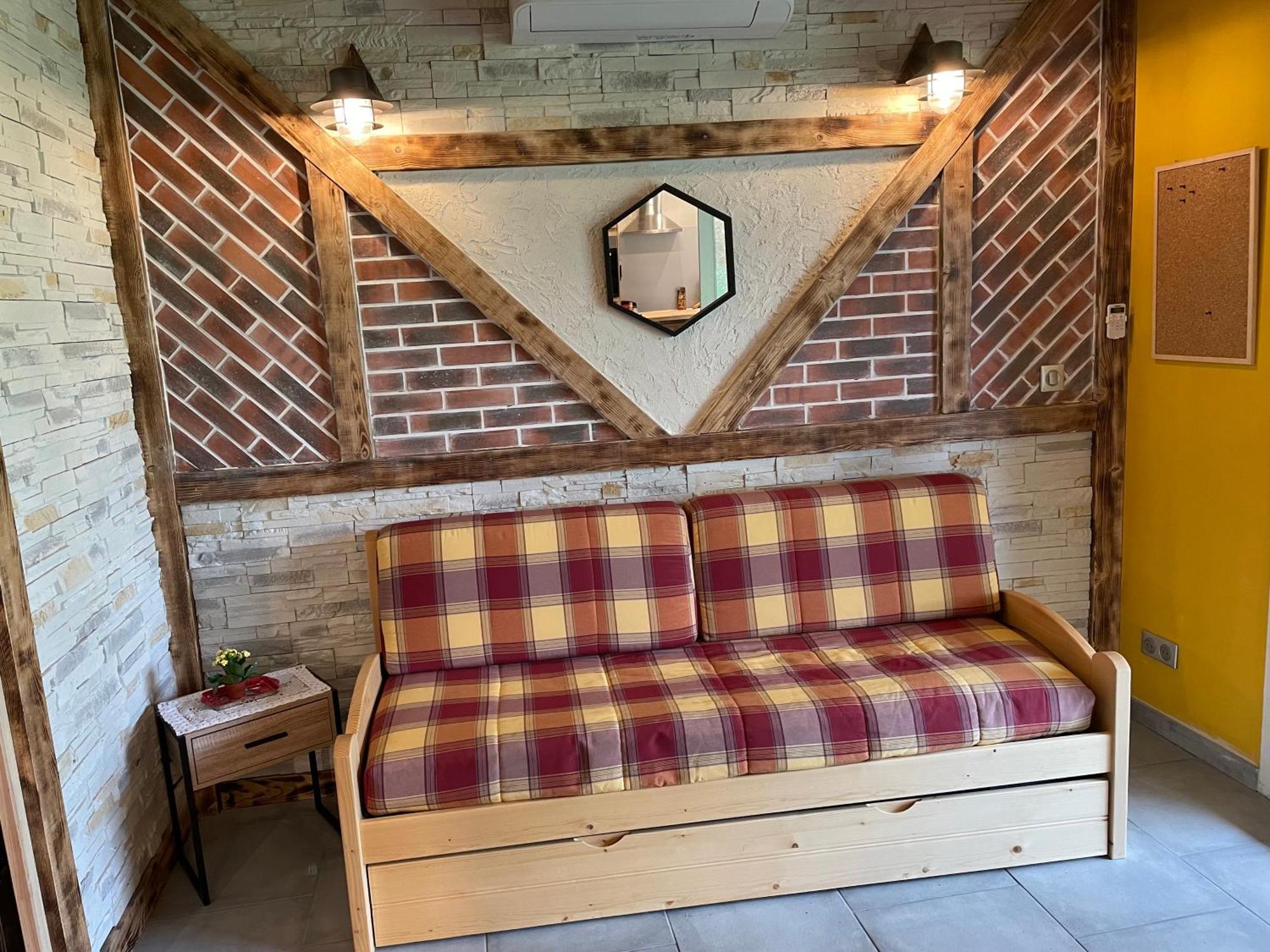 La Ferme De Montard Bed & Breakfast Montmorot Room photo
